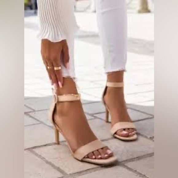 BASQUE Myer Leather Portia Nude Thick Ankle Strap Heels NWT - Picture 3 of 7